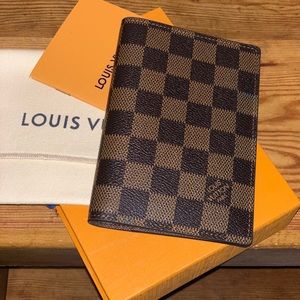 LV Damier passport holder/wallet